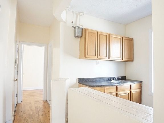 4th image of 24 Saint Nicholas Pl APT 5