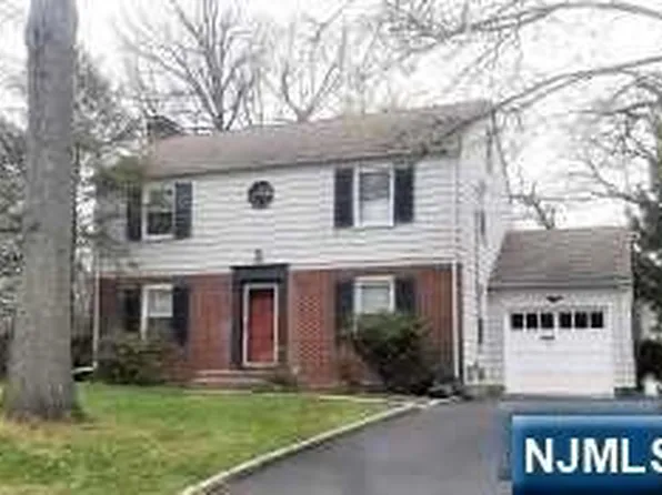 45 Wellington Ave, Short Hills, NJ 07078