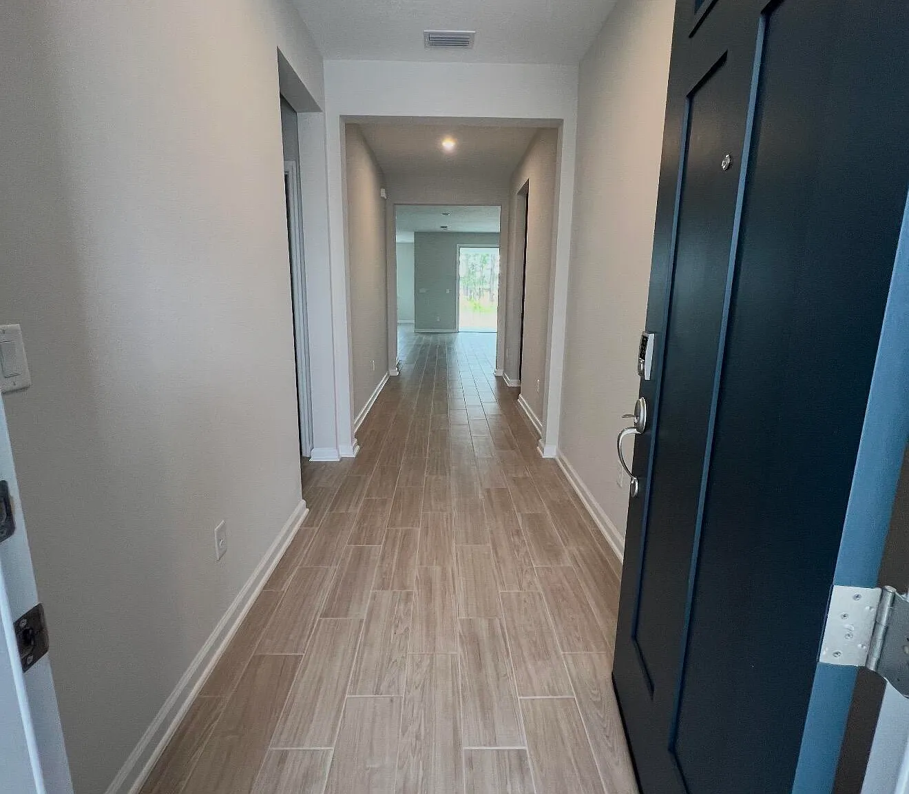 4 bed, 3.0 bath, 2307 sqft, $2,800 — Photo 3