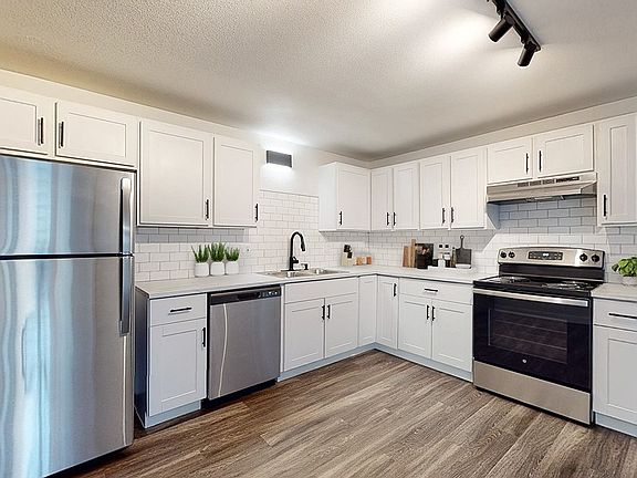 2nd image of 5297 W Center Ave #2B-1BA-900SQFT