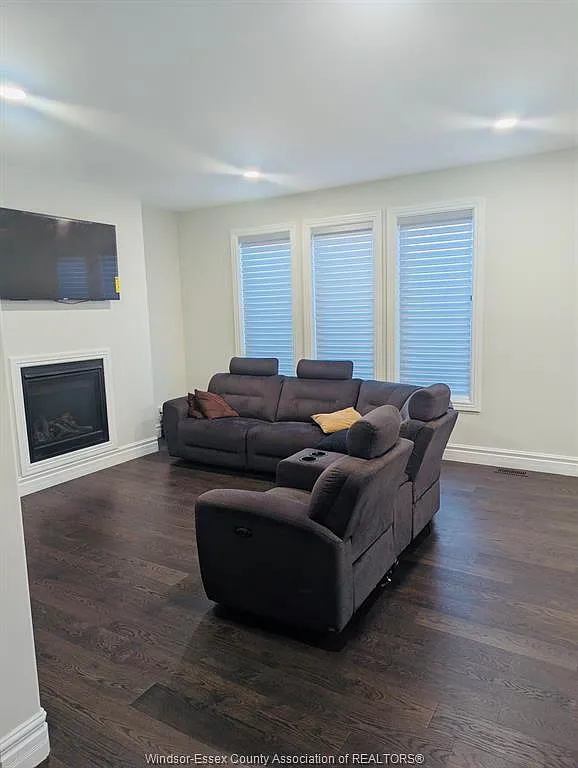5 bed, $4,000 — Photo 4