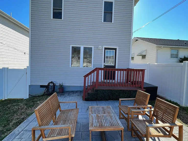 1804 Powhatan St — Photo 8