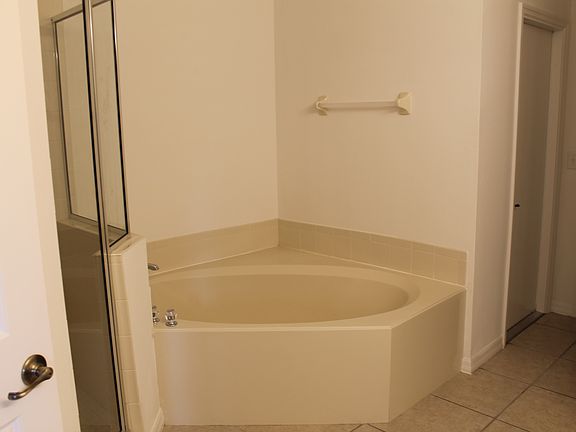 5th image of 854 Arawana Dr
