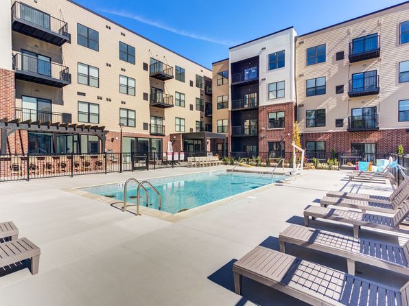 Station 250 | 250 Plaza Cir, Mundelein, IL
