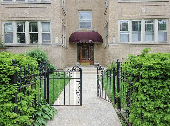 2nd image of 423 S Kenilworth Ave APT 3S