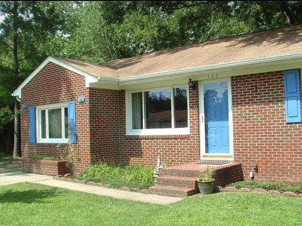 102 E Royce Dr