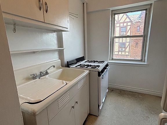 4th image of 235 Garth Road #A6F