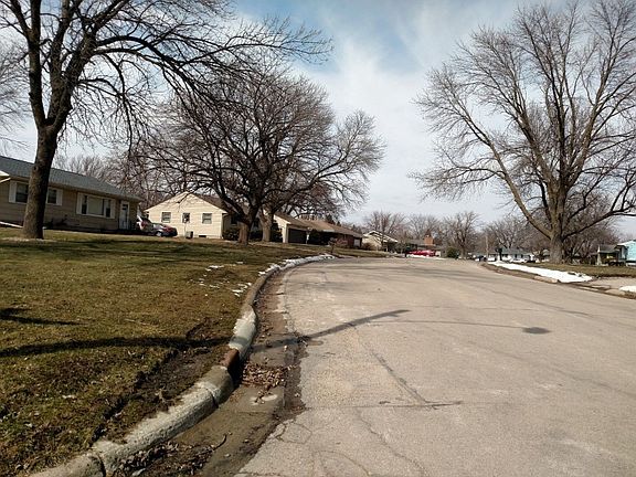 5th image of 1327 Briarwood Dr