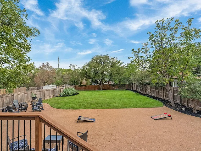 517 Burleson St — Photo 23