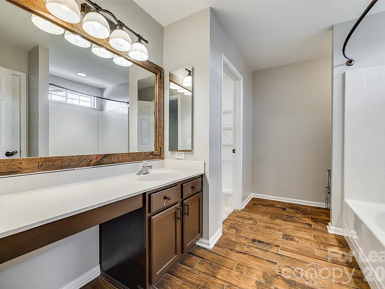 618 Bayou Cir — Photo 23