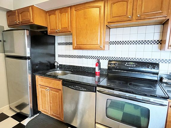 2nd image of 1025 Hancock St Unit 6M