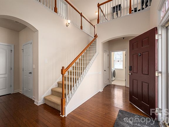 3rd image of 11021 Lucky Horseshoe Ln