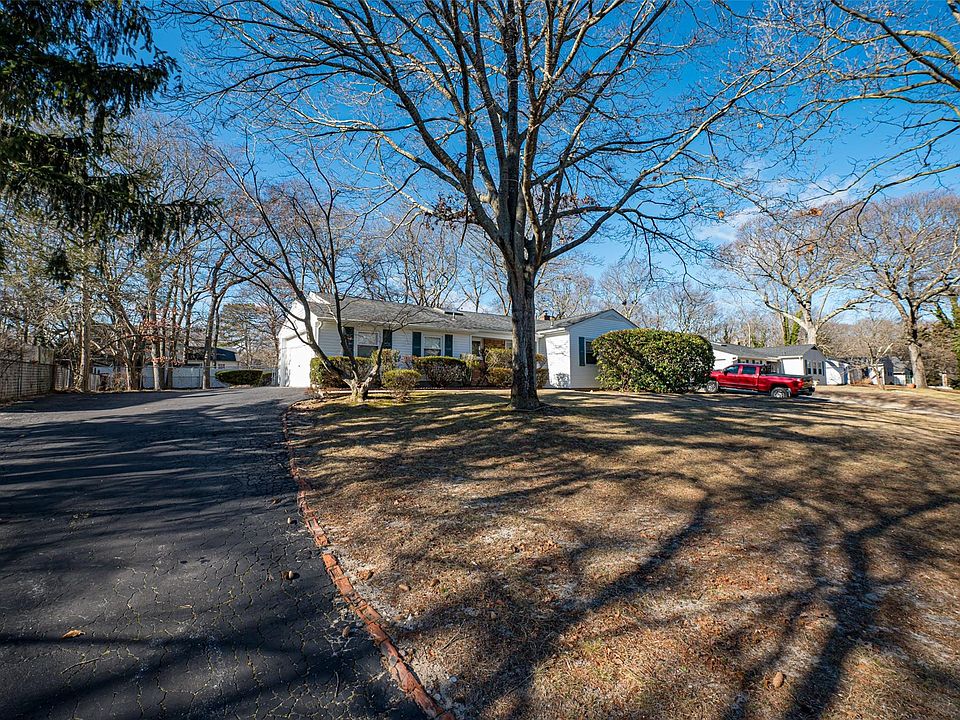 1st image of 8 Dorchester Drive