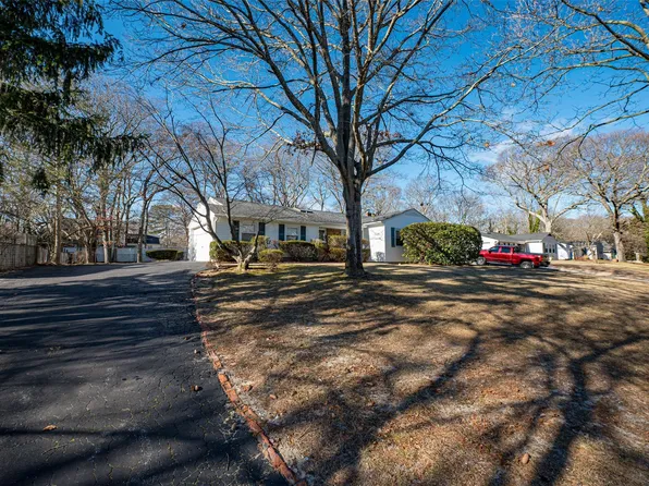 8 Dorchester Drive, Coram, NY 11727