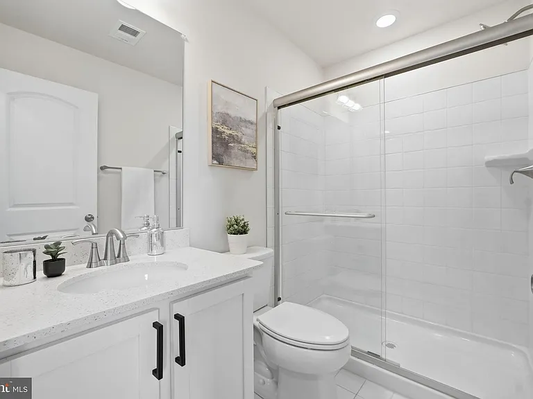 16428 Fife Way — Photo 37