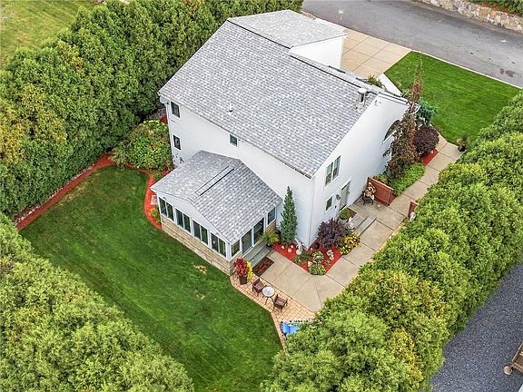 3rd image of 25 Joy St