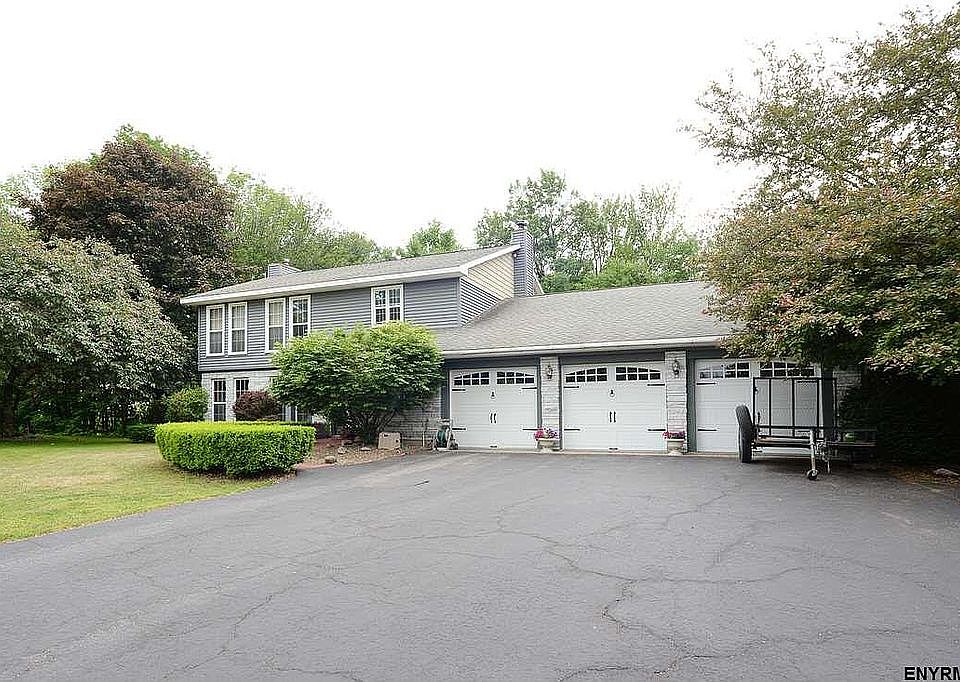 2nd image of 25 Carlyle Ct