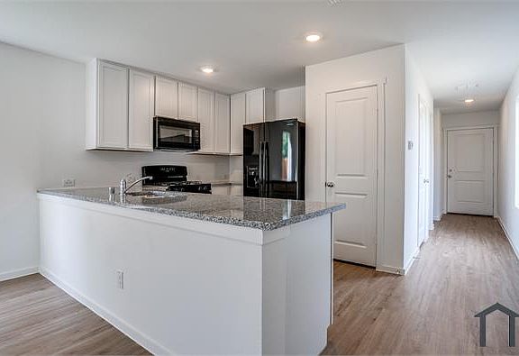 3rd image of 4216 Belmont Dr