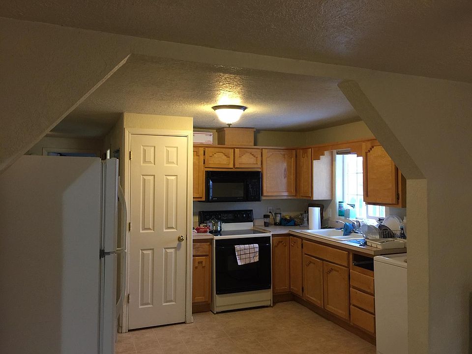 Large kitchen with plenty of room.
