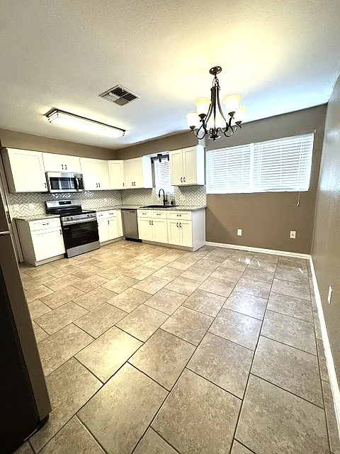 3 bed, 1269 sqft, $1,600 — Photo 4