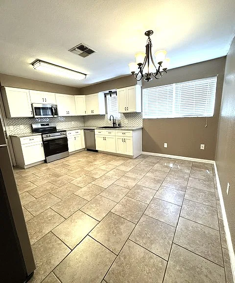 2353 Palm Dr — Photo 4