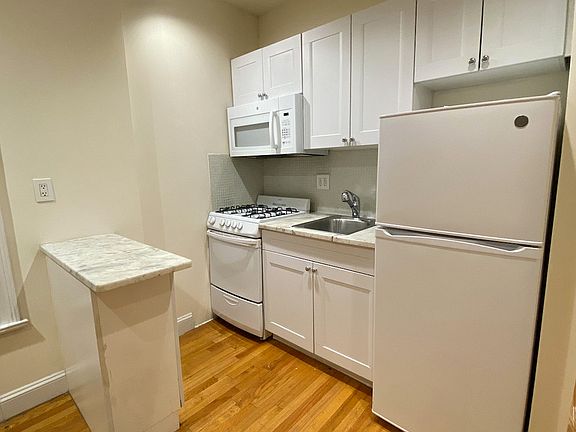 3rd image of 235 E 50th St APT 27