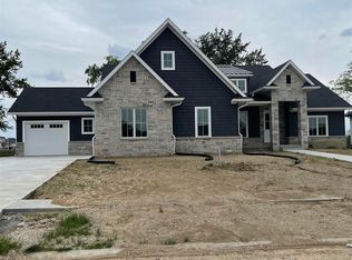 1900 Willow Bend Dr, Chatham, IL 62629