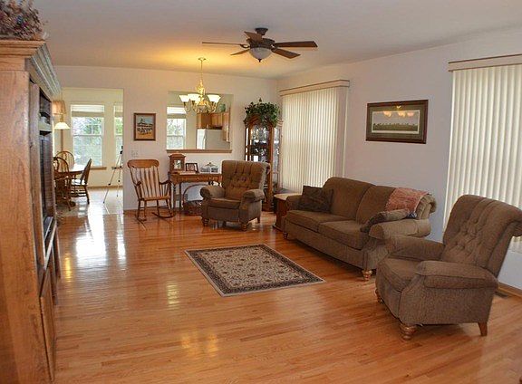 3rd image of 550 Woodhill Dr