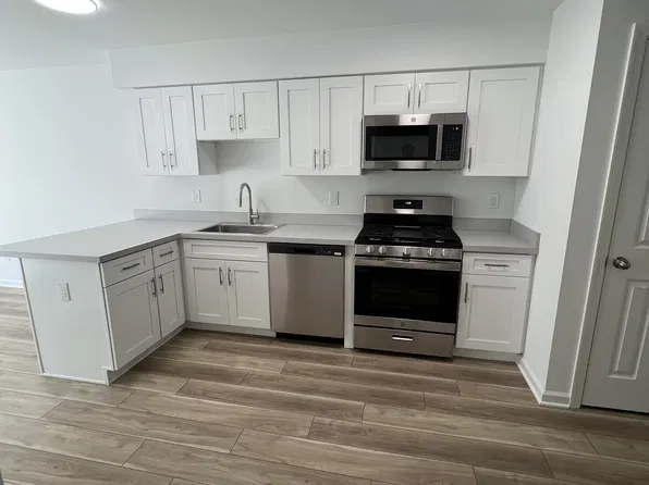 125 Sassafras Ct, North Brunswick, NJ 08902