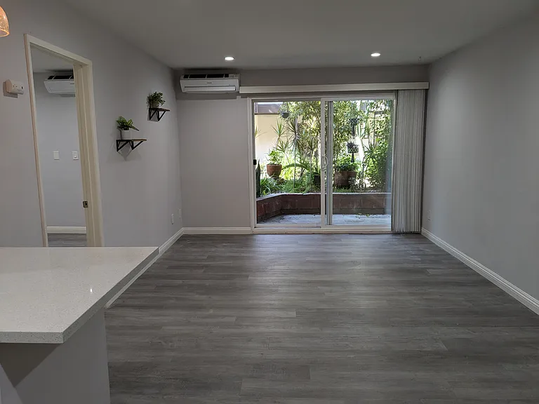 320 S Ardmore Ave #123 — Photo 2