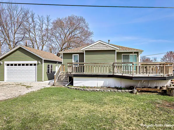 2504 Huemann Dr, McHenry, IL 60050
