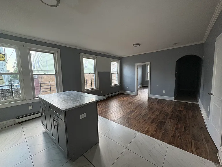 30-32 Philip Pl #1 — Photo 3
