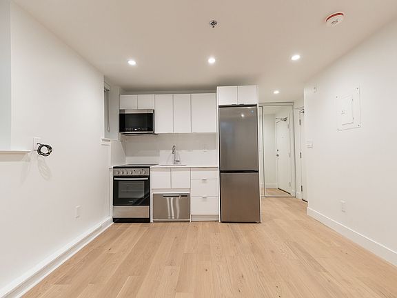 2nd image of 54 Maitland St #682943