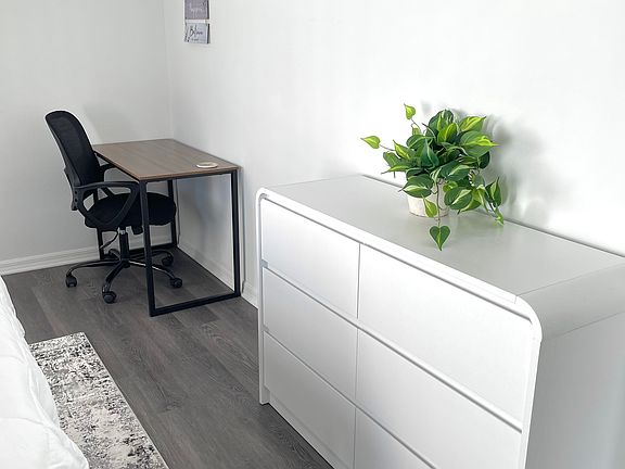 2nd image of 1548 Tiverton Blvd #2