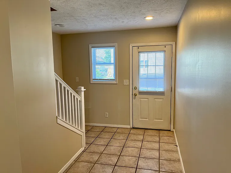 102 W Lincoln St #3 — Photo 12
