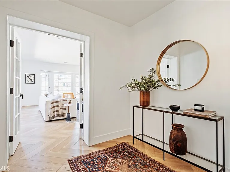 11110 Landale St — Photo 3