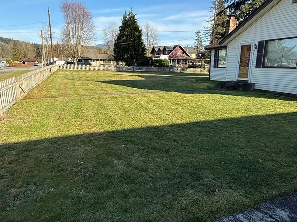 106 E Wallace St, Granite Falls, WA 98252