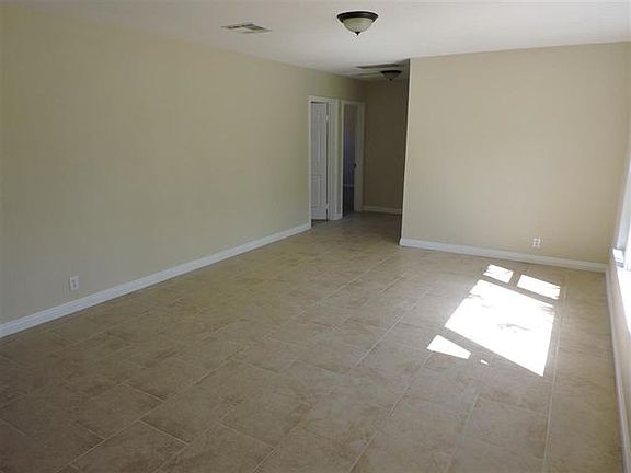 4th image of 1070-72 N Rose St