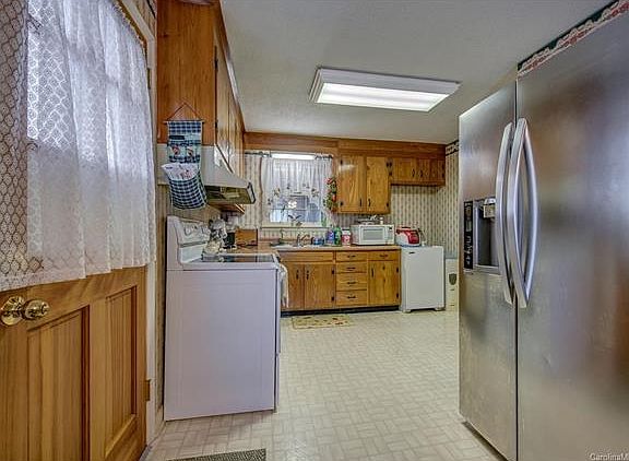 4th image of 330 Stonehaven Ln