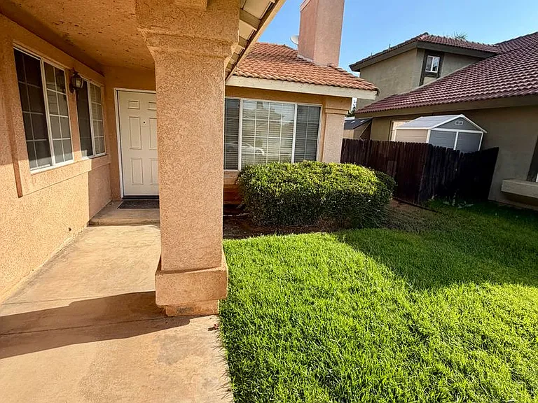 19952 Silvercrest Ln — Photo 2