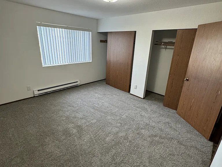 Bryn Mawr Plaza Apartments — Photo 32