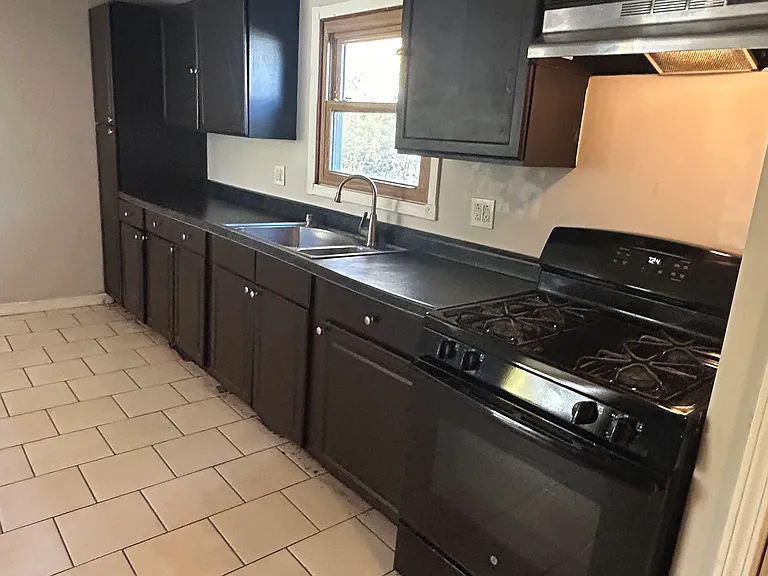 902 W Windsor Ave — Photo 5