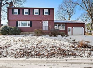 91 Robinswood Rd, Weymouth, MA 02190