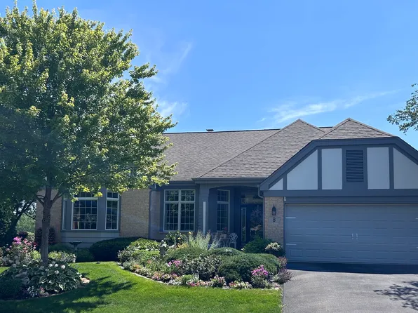 8 Canterbury Ct, Lake In The Hills, IL 60156