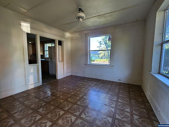 3rd image of 905 21st St SE