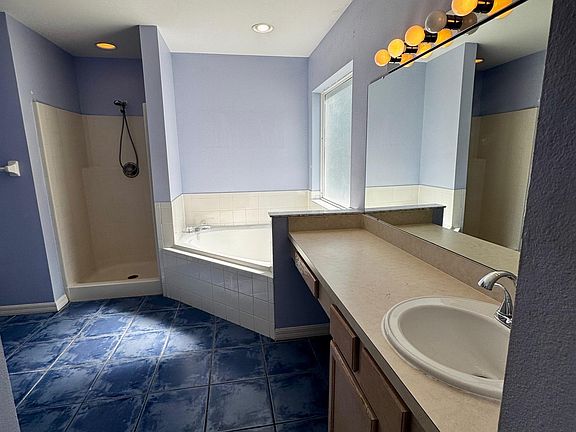 5th image of 561 Buckingham Cir