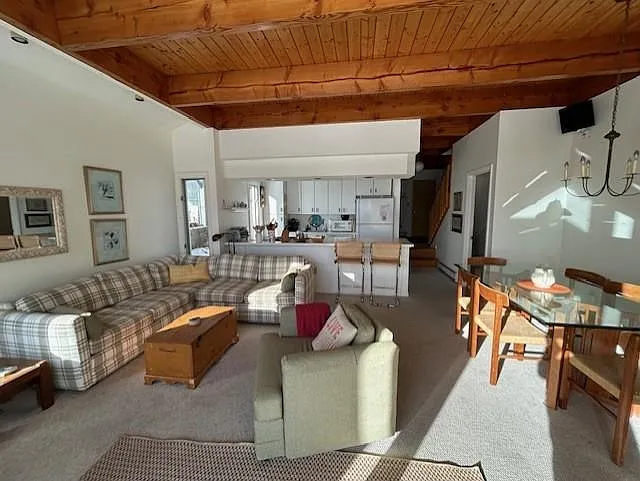 3 bed, 2.5 bath, 1206 sqft, $2,000 — Photo 4