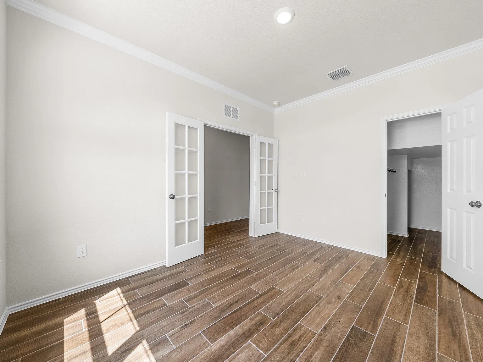 3 bed, 2.5 bath, 2081 sqft, $2,299 — Photo 4