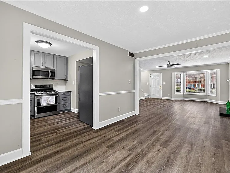 679 Anderson Walk — Photo 8