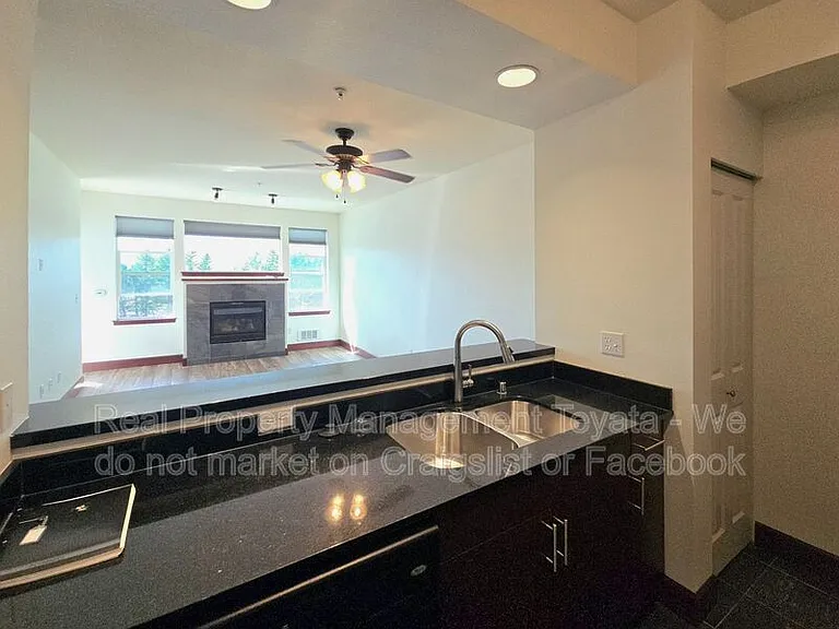 259 W Bakerview Rd #C401 — Photo 2